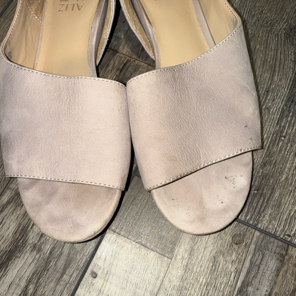 Naturalized Size 7W. Slip on Pre-owned - Picture 5 of 5
